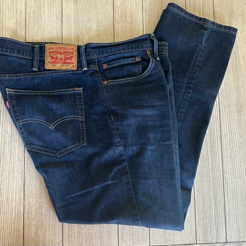 Levi’s 541 Athletic Fit Tapered Jeans.  Like New 38 x 32. No stains, non smoker